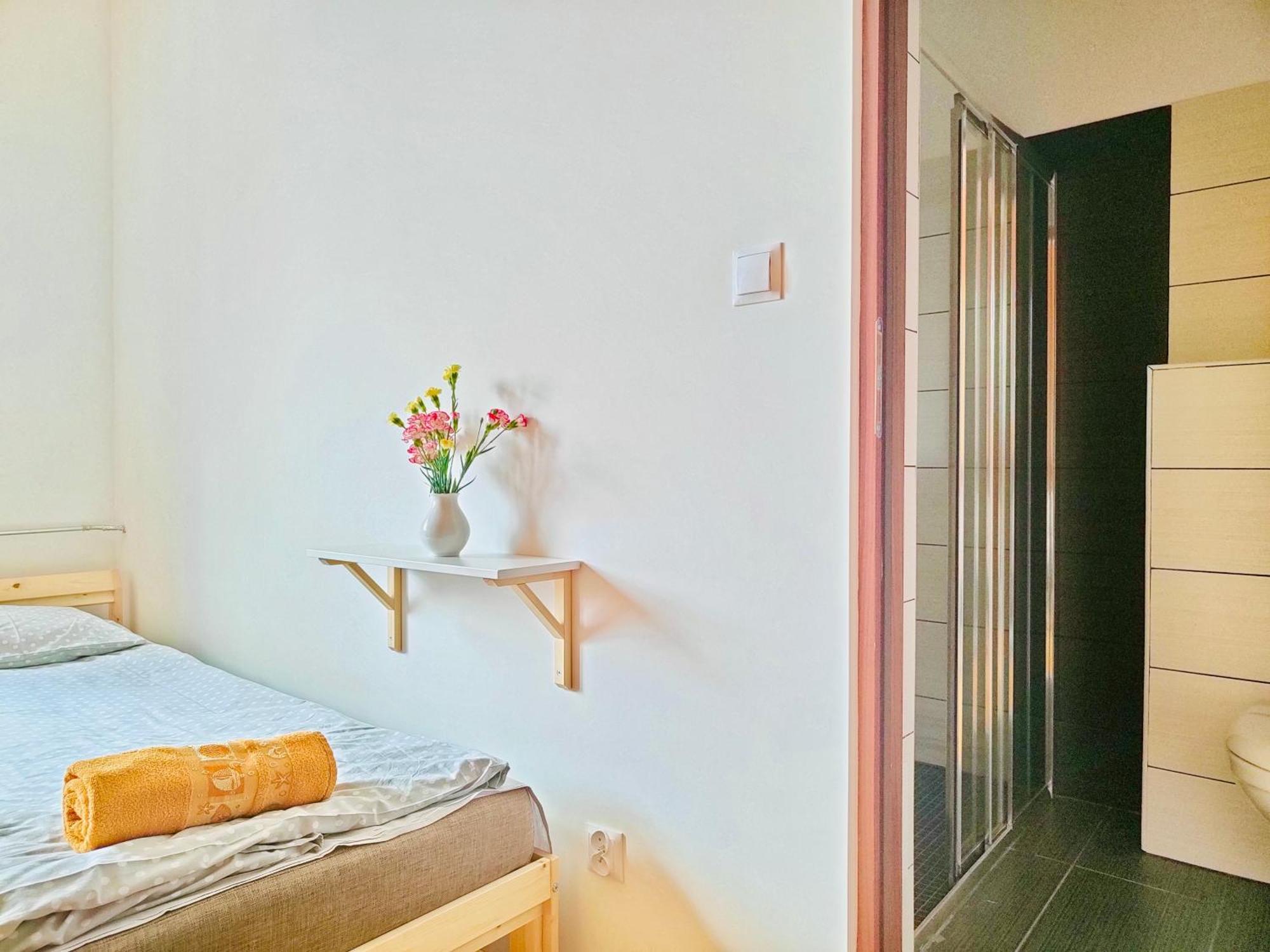 Dom Bez Scian Hotell Gubin Exteriör bild